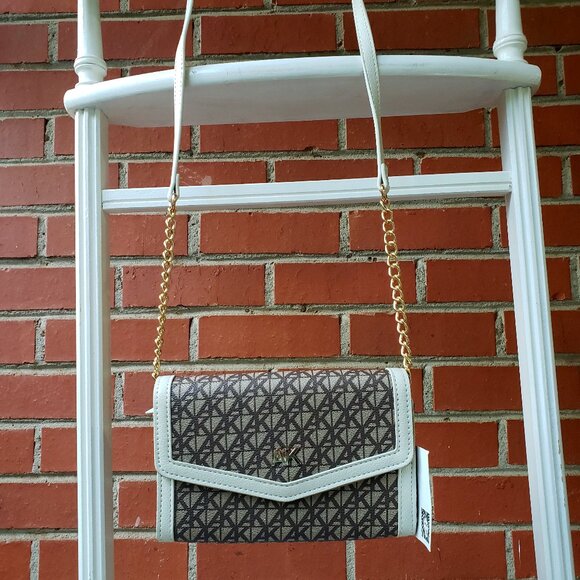 BNWT ANNE KLEIN wallet on a chain in chalk (OS) - Picture 2 of 9